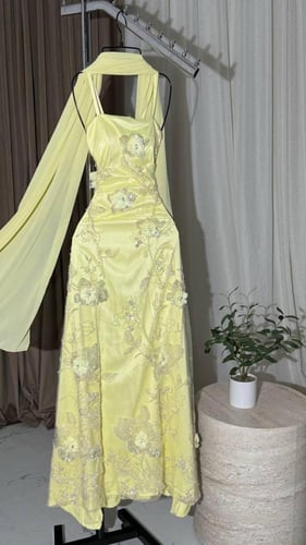 فستان سهره المزين بالتطريز