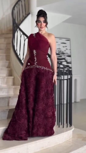 فستان تفته المزين بالتطريز كرستال وقماش سهره ورود