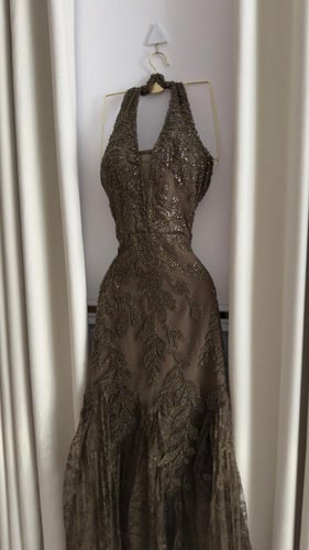 فستان سهره فخم وانيق دانتيل المزين بالتطريز