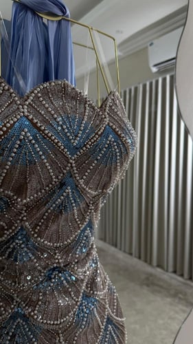 فستان سهره تل المزين بالتطريز خرز شال كرنكر