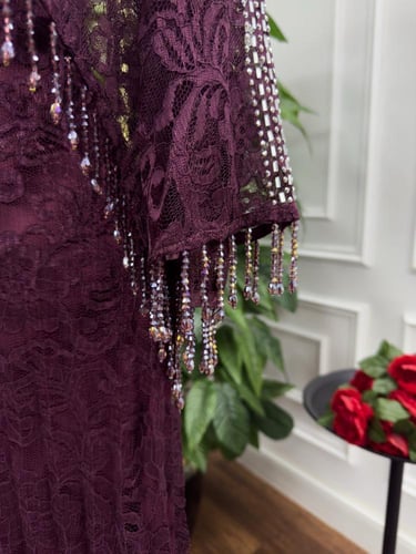 فستان سهره دانتيل المزين بالتطريز اليدوي