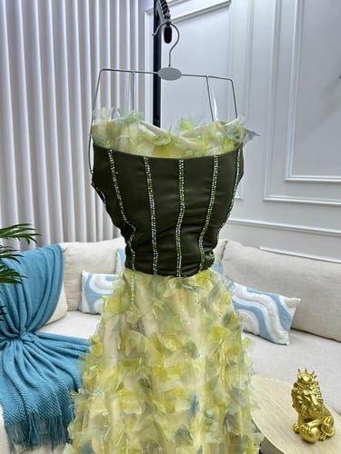 فستان سهره مورد مزين بالتطريز