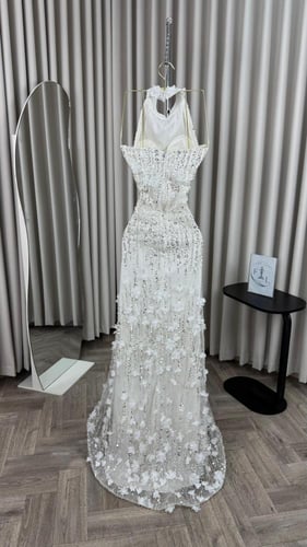 فستان سهره تل المزين بالورود والتطريز