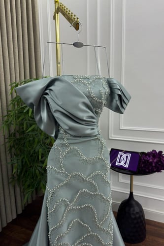 فستان سهره تل المزين بالتطريز ذيل ميكادو