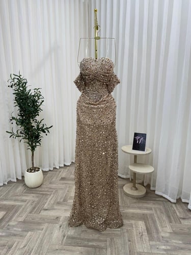 فستان سهره المزين بالتطريز شك