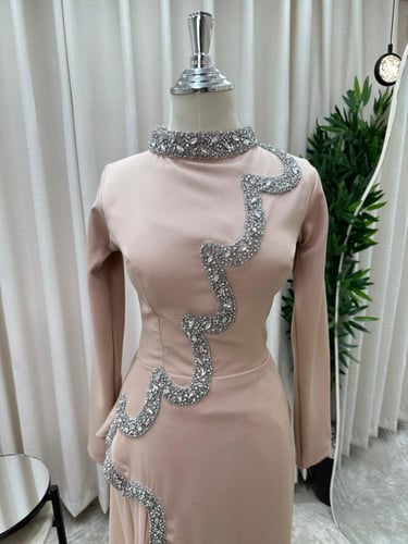 فستان باربي المزين بالتطريز اليدوي وشيفون جورجيت