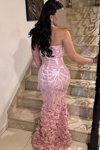 فستان سهره شك مزين بالورود البارزه والتطريز الفخم