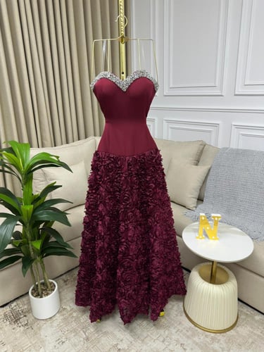 فستان سهره صدر باربي المزين بالتطريز اليدوي وقماش...