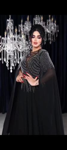 فستان شيفون جورجيت المزين بالتطريز اليدوي على القم...