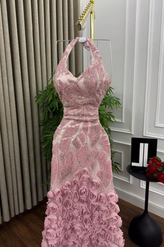 فستان سهره شك مزين بالورود البارزه والتطريز الفخم