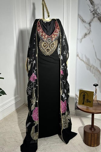 جلابيه لكرا كريب بشت شيفون المزينه بالتطريز اليدوي...