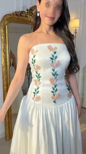 فستان كلوكشن العيد المزين بالتطريز اليدوي بشكل اني...