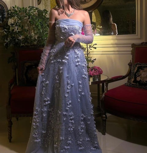 فستان سهره تل المزين بالتطريز اليدوي والورود البار...