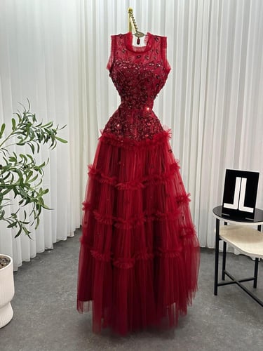 فستان تل طبقات المزين بالكلفه خرز شغل يدوي