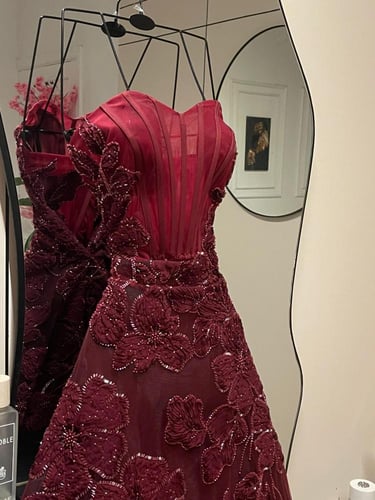 فستان سهره فخم تل على ورود مزينه بالتطريز