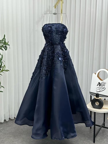 فستان سهره جازار المزين بالورود البارزه والتطريز