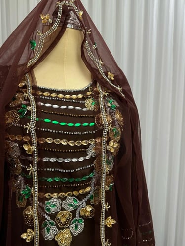 جلابيه سهره باربي وتل ناعم المزينه بالتطريز اليدوي...