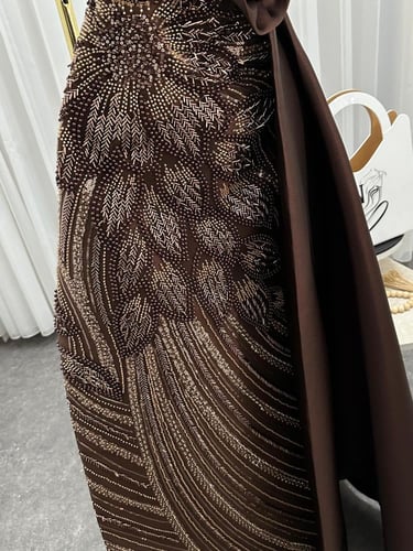 فستان سهره ميكادو المزين بالتطريز الفخم بشكل انيق...