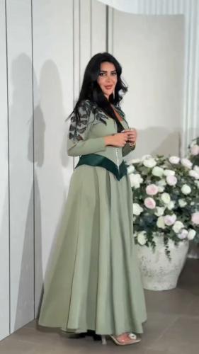 فستان باربي المزين بالتطريز اليدوي بشكل انيق ومتنا...