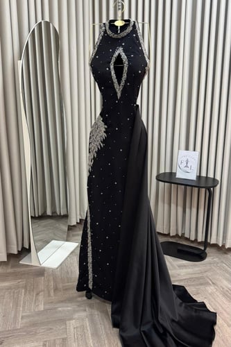 فستان سهره اسود باربي المزين بالتطريز اليدوي ذيل ت...