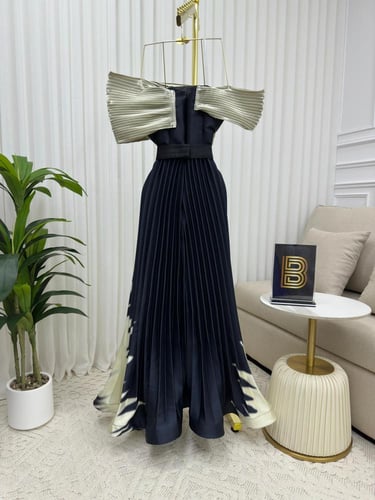 فستان ميكادو مموج مزين بالكسرات بوليسيا