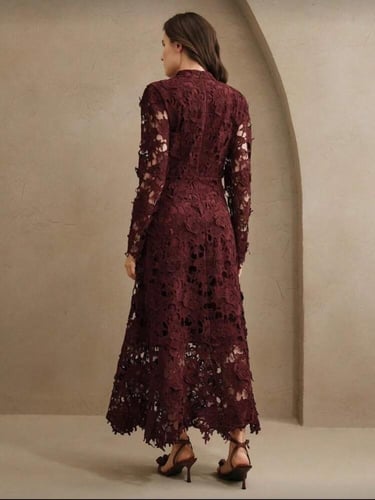 فستان مزين بالورود جبير