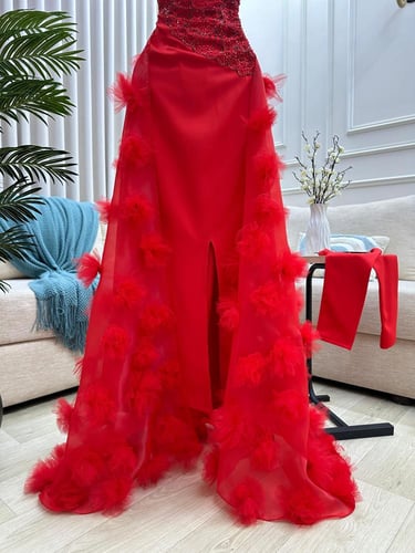 فستان باربي المزين بالتطريز اليدوي ذيل اورجنزا وتل...