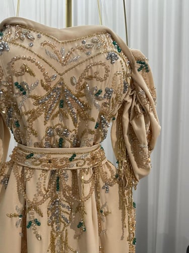 فستان سهره باربي المزين بالتطريز اليدوي مطعم بالفص...