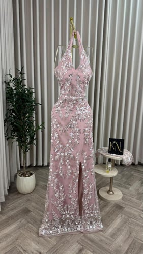 فستان سهره المزين بالتطريز