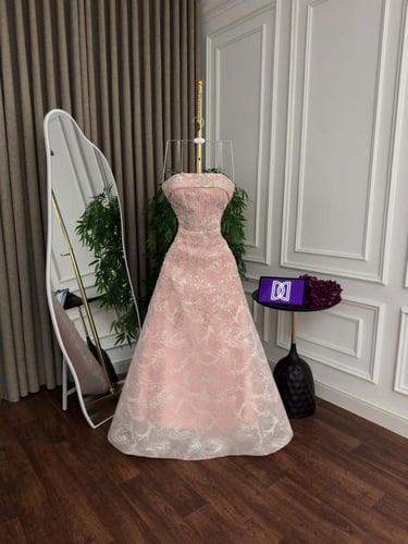 فستان سهره دانتيل المزين بالكلفه المطرزه بطانه وجي...