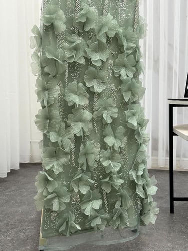 فستان سهره باربي المزين بالكلفه المطرزه والورود ال...