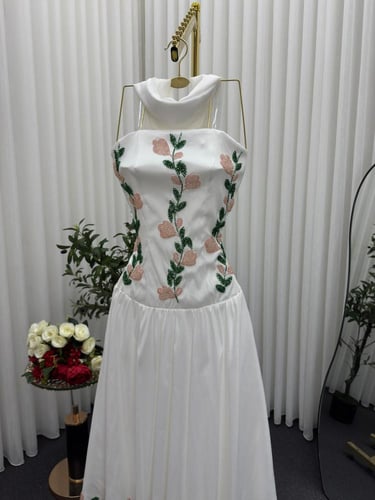 فستان كلوكشن العيد المزين بالتطريز اليدوي بشكل اني...