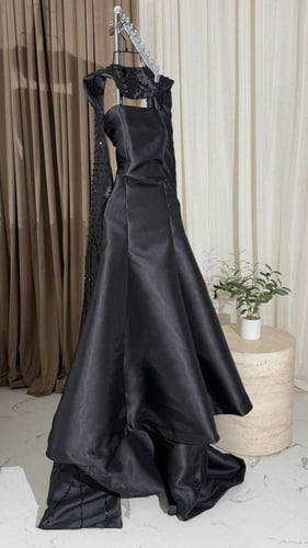 فستان ميكادو المزين بالتطريز اليدوي