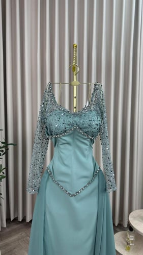 فستان باربي المزين بالتطريز