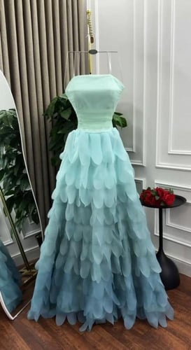 فستان سهره اورجنزا مموج المزين بالطبقات بشكل انيق...