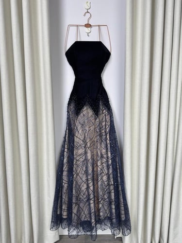 فستان سهره مخمل على تل المزين بالتطريز