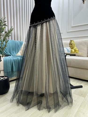 فستان سهره جوخ وتل دبل كلوش مبطن مزين بالتطريز بشك...