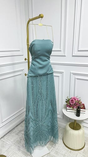 فستان باربي المزين بالتطريز خرز