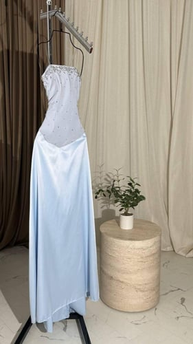 فستان باربي وتفته المزين بالتطريز اليدوي