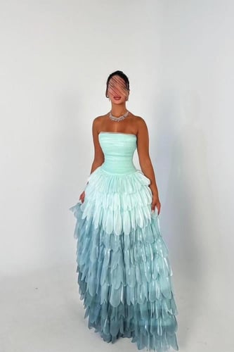 فستان سهره اورجنزا مموج المزين بالطبقات بشكل انيق...