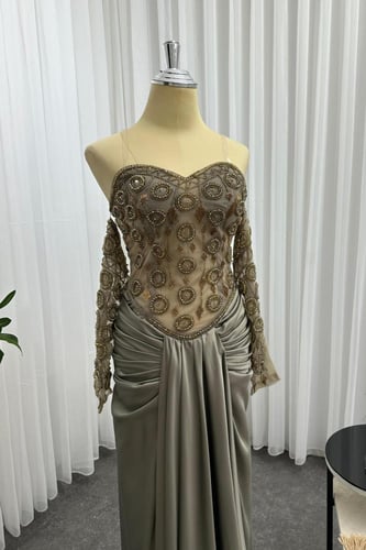 فستان سهره فخم المزين بالتطريز اليدوي والكسرات