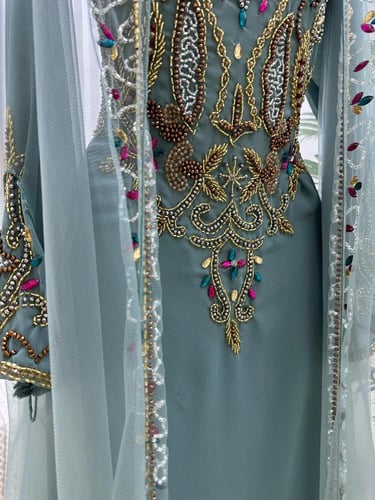 جلابيه فخمه باربي وتل المزينه بالتطريز اليدوي