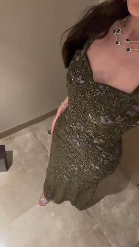 فستان سهره المزين بالتطريز