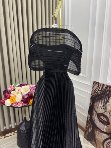 فستان اسود جازار بوليسيا وباربي المزين بالتطريز ال...