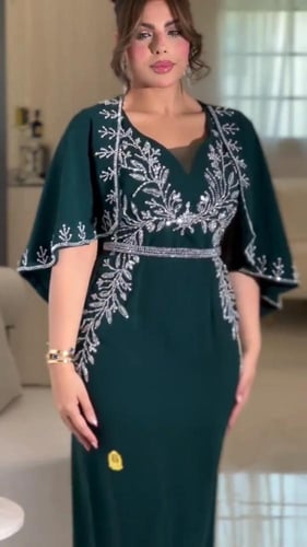 فستان باربي المزين بالتطريز اليدوي