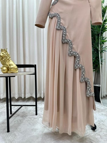 فستان باربي المزين بالتطريز اليدوي وشيفون جورجيت