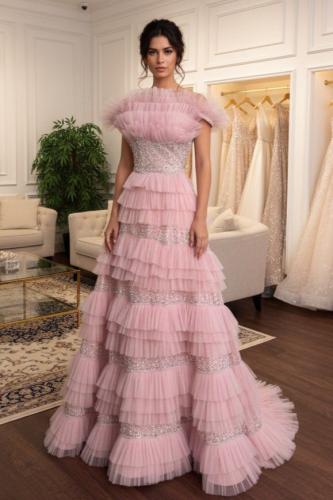 فستان سهره تل المزين بالطبقات بشكل انيق ومتناسق مز...