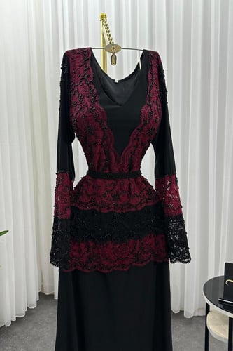 فستان كرستال المزين بالدانتيل مزين بالتطريز