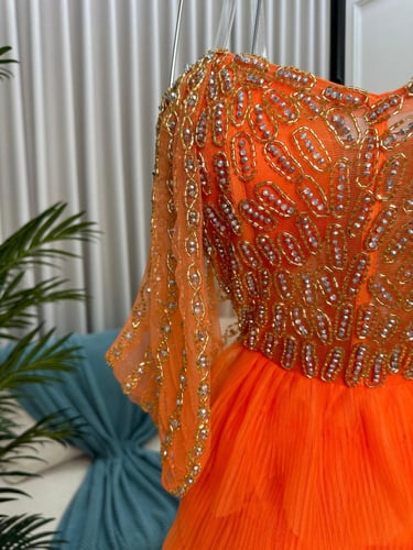 فستان سهره تل المزين بالطبقات كسرات بوليسيا مزين ا...