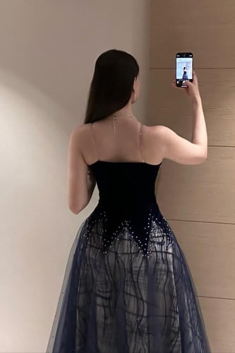 فستان سهره جوخ وتل وشبك المزين بفصوص زاركون